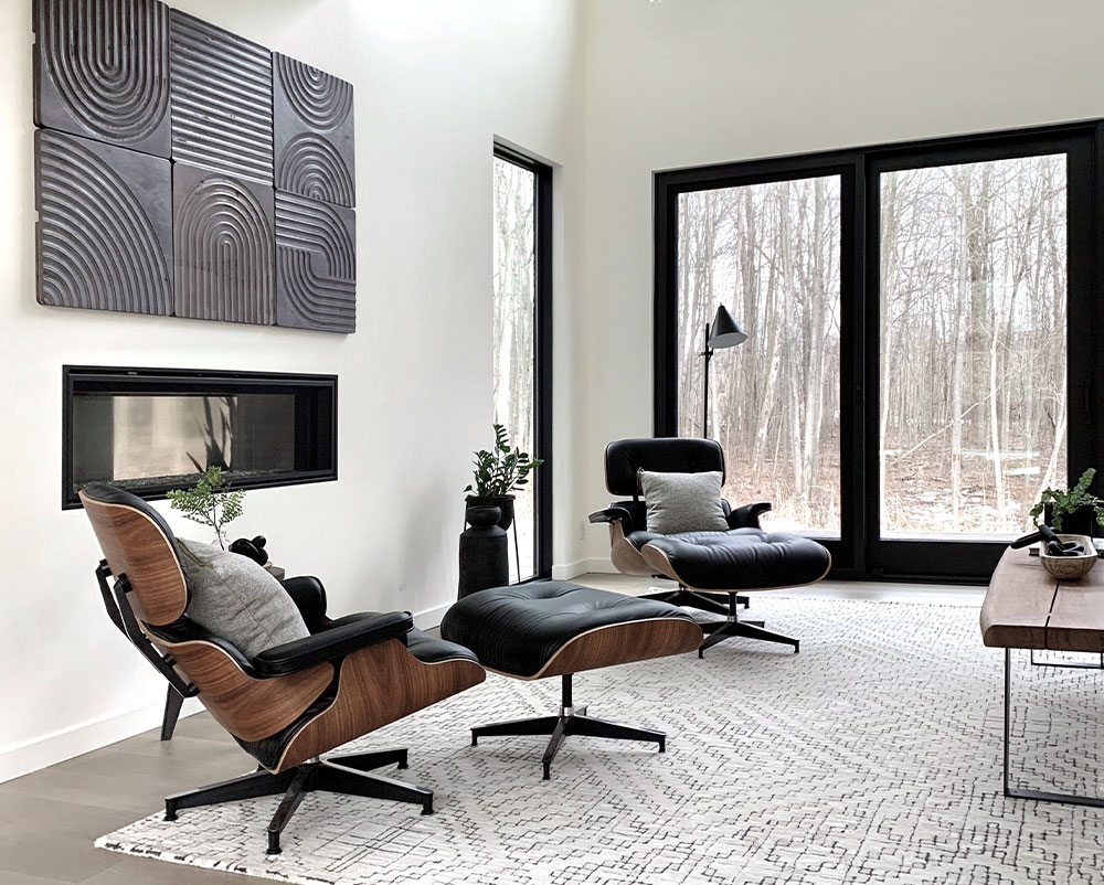 Sofas in einem sauberem Wohnzimmer